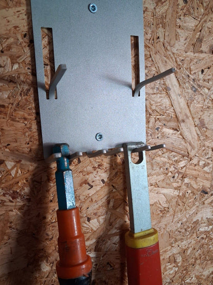 Universal-Gartengerätehalter aus Edelstahl – Wandhalter für Gartengeräte & Akku-Werkzeug