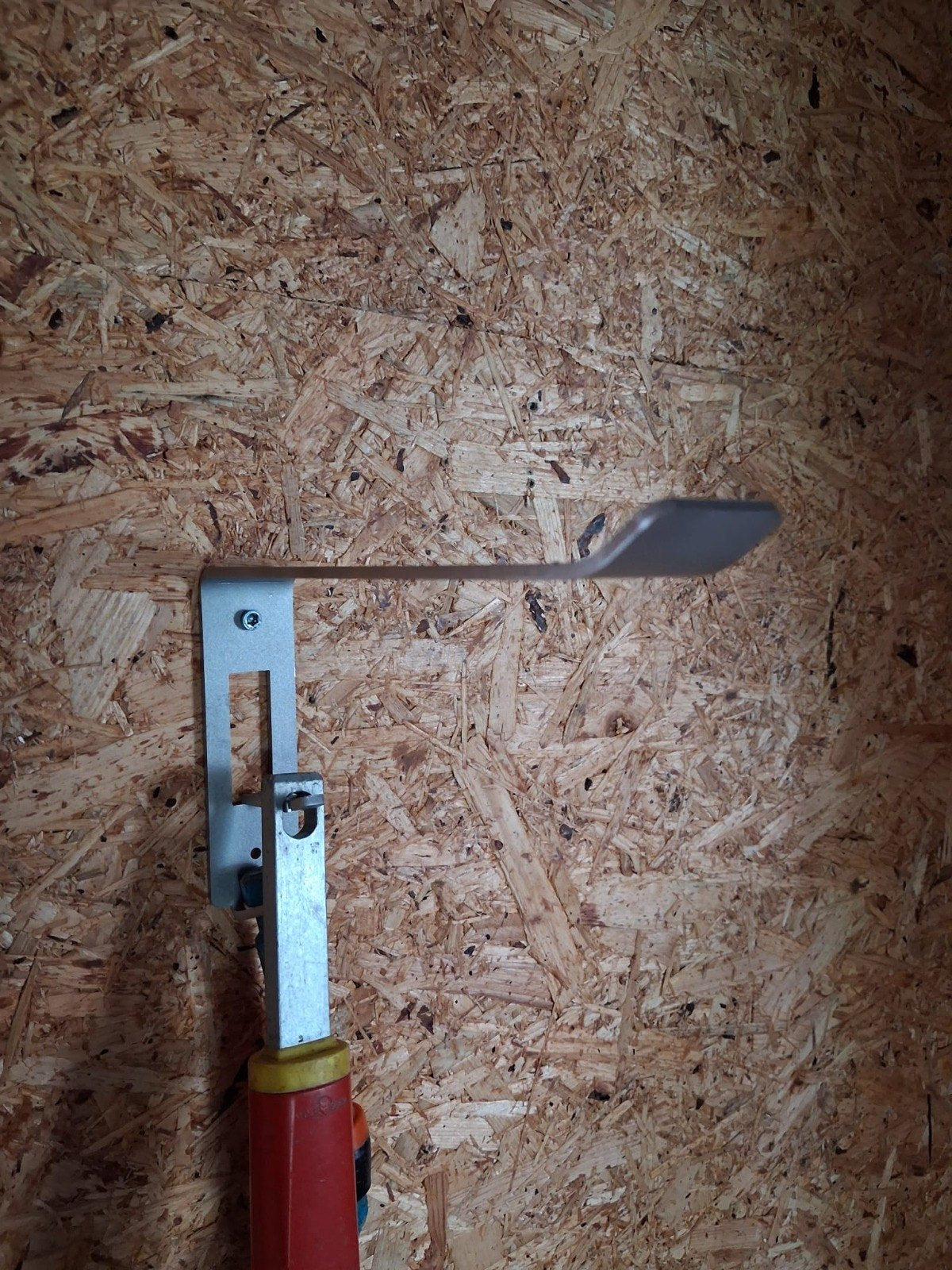 Universal-Gartengerätehalter aus Edelstahl – Wandhalter für Gartengeräte & Akku-Werkzeug