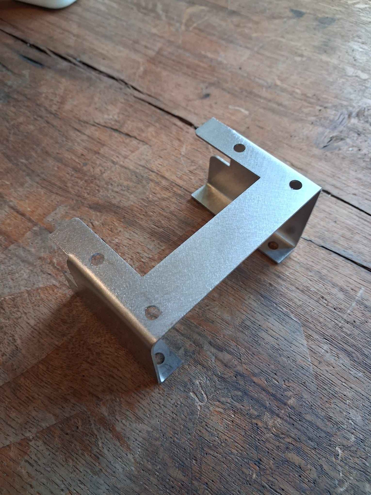 Stahlbühne Platzsparer -  Edelstahl Wandhalterung  für Bierzeltgarnitur - senkrechte Anbringung! (Set)