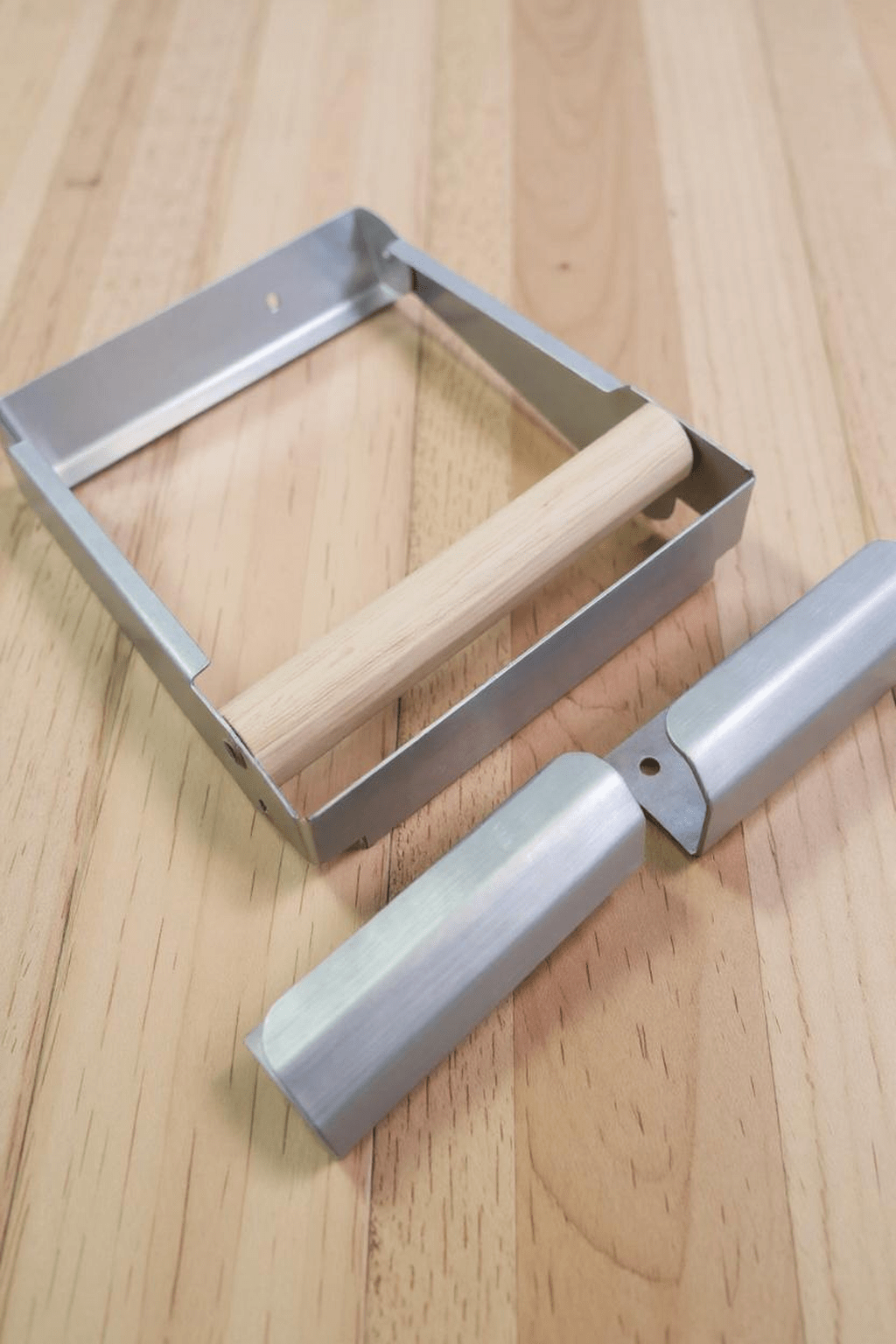 Halterung Wandhalterung für Schubkarre aus Edelstahl – platzsparend & robust - Stahlbühne