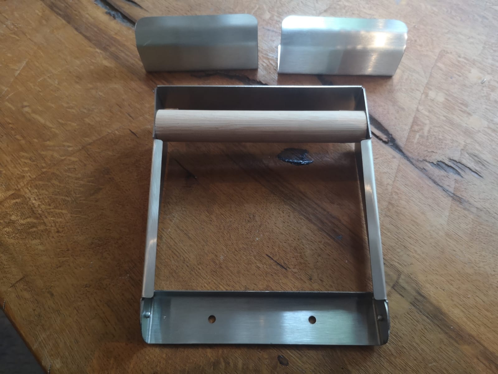 Halterung Wandhalterung für Schubkarre aus Edelstahl – platzsparend & robust - Stahlbühne