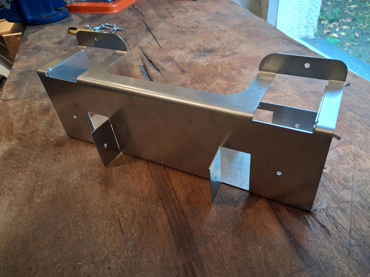 Holzstapelhilfe aus Edelstahl – Brennholzregal-Halter V2A